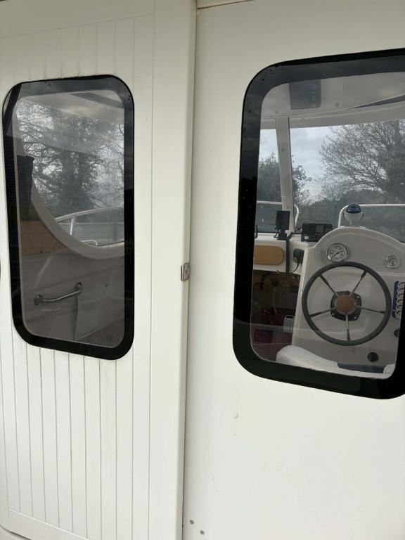 		QUICKSILVER 580 PILOTEHOUSE