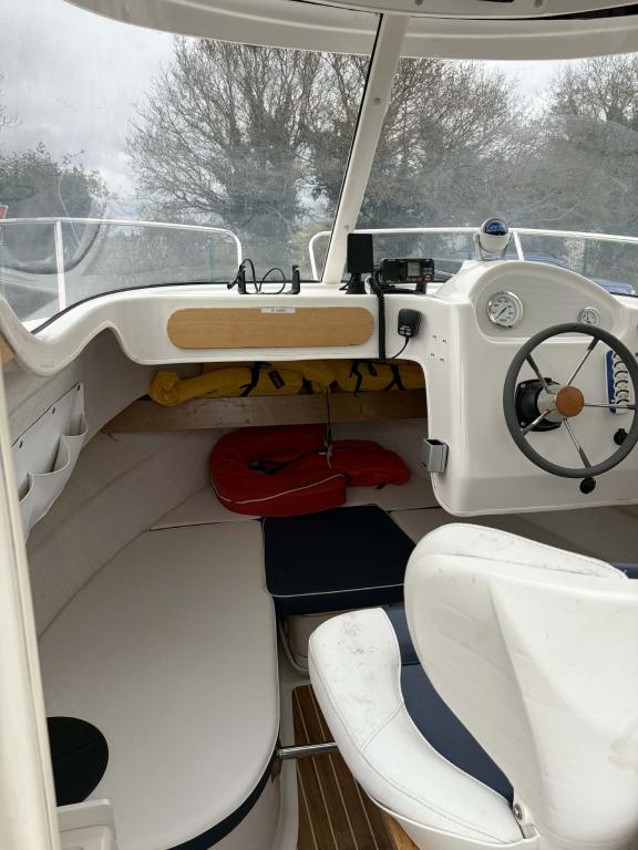 		QUICKSILVER 580 PILOTEHOUSE