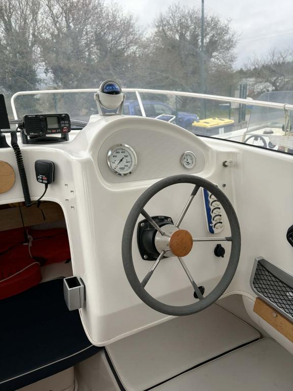 		QUICKSILVER 580 PILOTEHOUSE