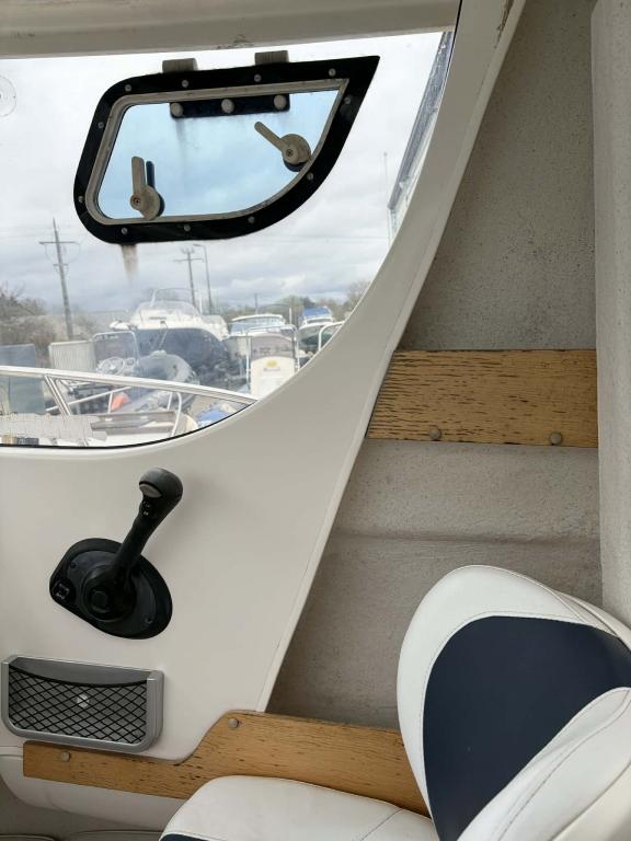 		QUICKSILVER 580 PILOTEHOUSE