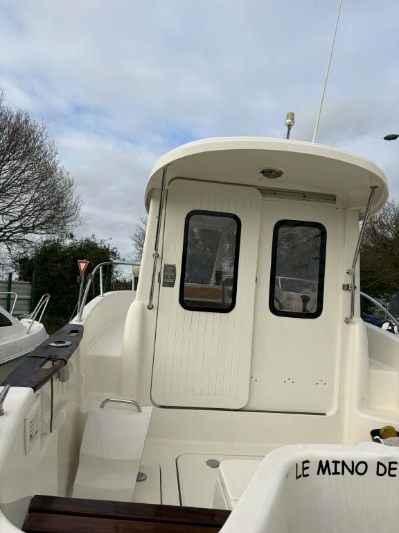 		QUICKSILVER 580 PILOTEHOUSE