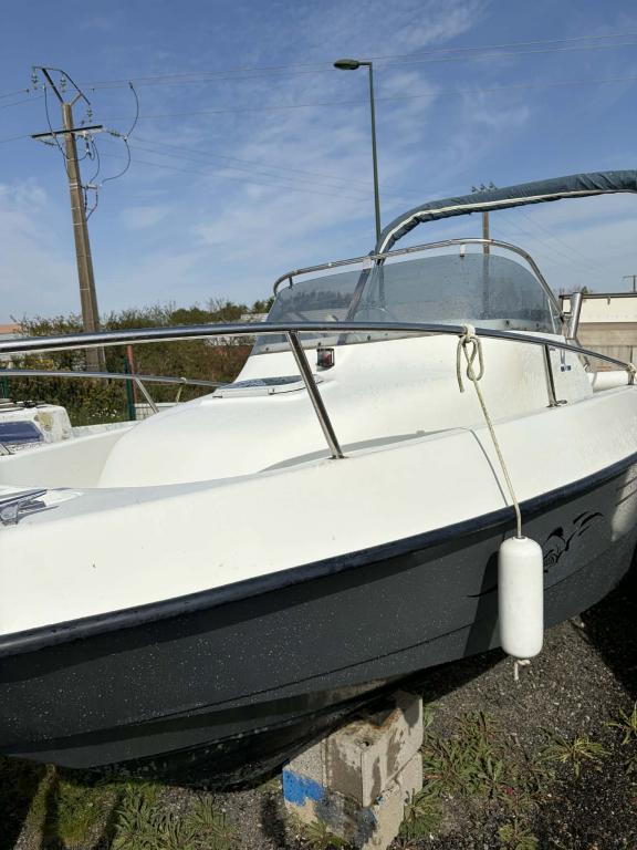 QUICKSILVER 640 CABINE