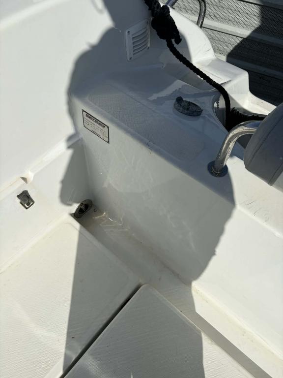 QUICKSILVER 640 CABINE