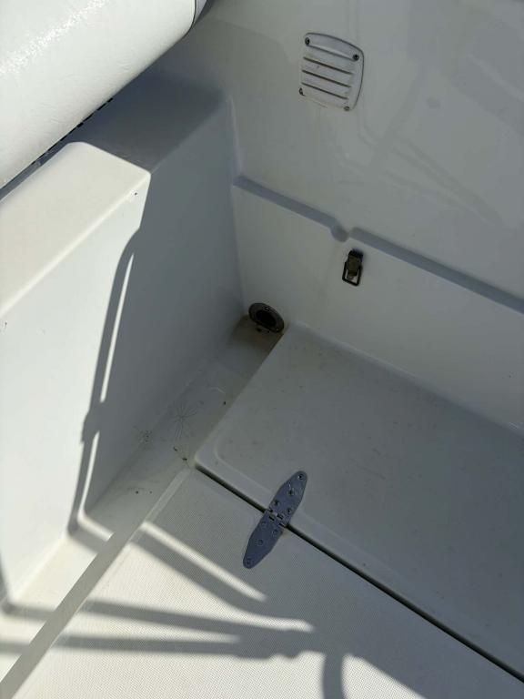 QUICKSILVER 640 CABINE