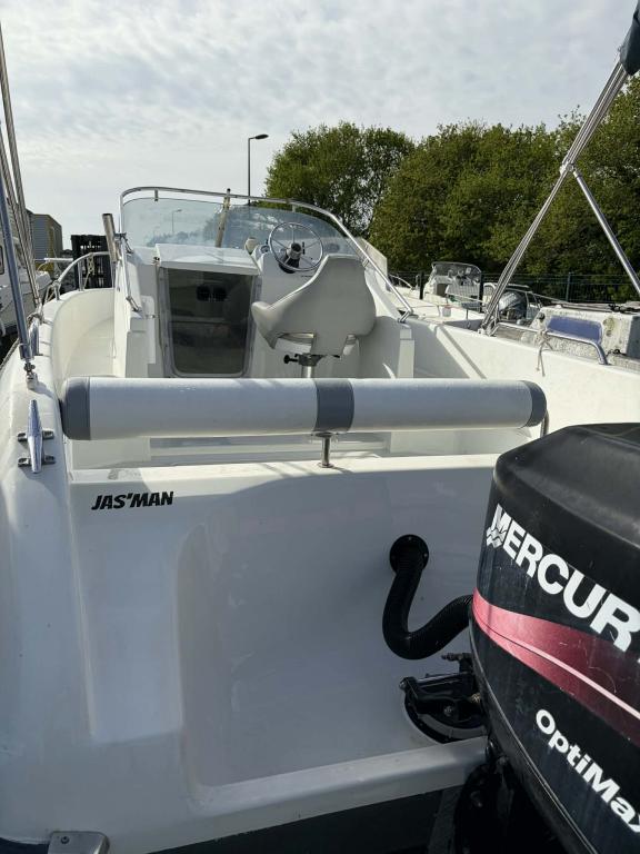 QUICKSILVER 640 CABINE