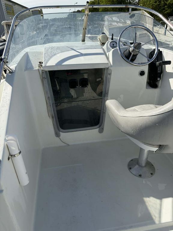 QUICKSILVER 640 CABINE